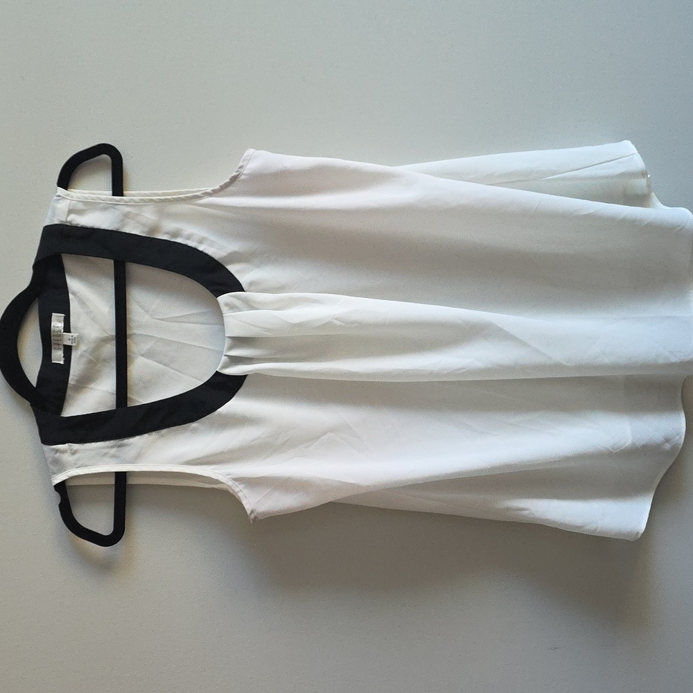 Spense - White Sleeveless Top with Black Collar - Size Medium